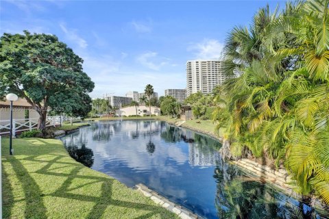 Casa en venta en Hallandale Beach, Florida, 3 dormitorios, 150.87 m2 № 1989352 - foto 30