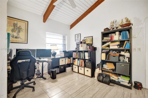 Casa en venta en Hallandale Beach, Florida, 3 dormitorios, 150.87 m2 № 1989352 - foto 17