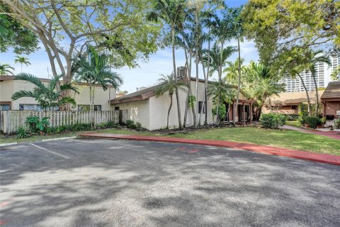 Casa en venta en Hallandale Beach, Florida, 3 dormitorios, 150.87 m2 № 1989352 - foto 3