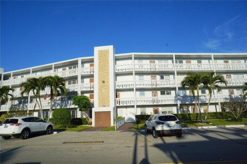 Condo in Deerfield Beach, Florida, 1 bedroom № 2253581