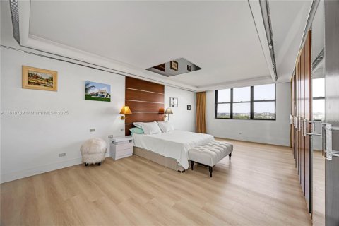 Купить кондоминиум в Майами, Флорида 1 комната, 215.53м2, № 2034891 - фото 16