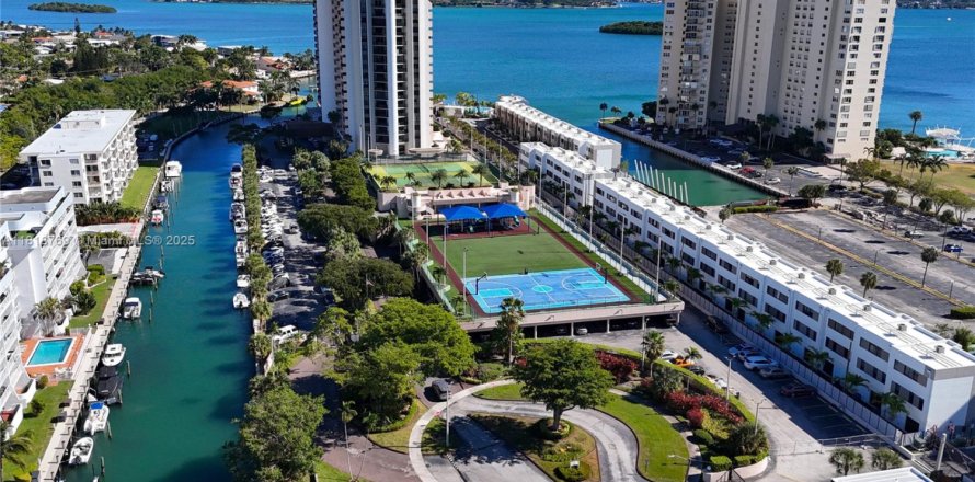 Кондоминиум с 1 комнатой в Майами, Флорида № 2034891