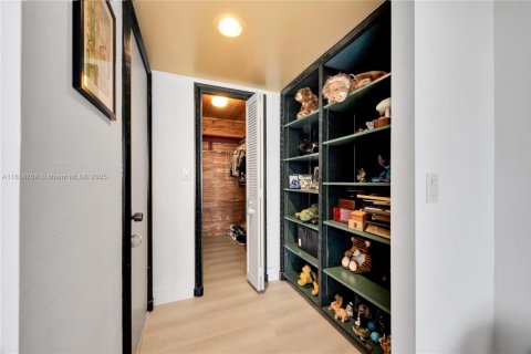 Купить кондоминиум в Майами, Флорида 1 комната, 215.53м2, № 2034891 - фото 20