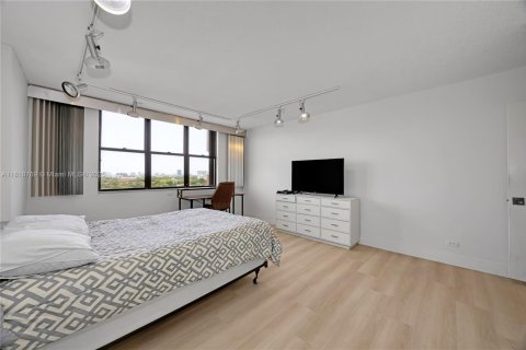 Купить кондоминиум в Майами, Флорида 1 комната, 215.53м2, № 2034891 - фото 26