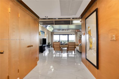 Купить кондоминиум в Майами, Флорида 1 комната, 215.53м2, № 2034891 - фото 30