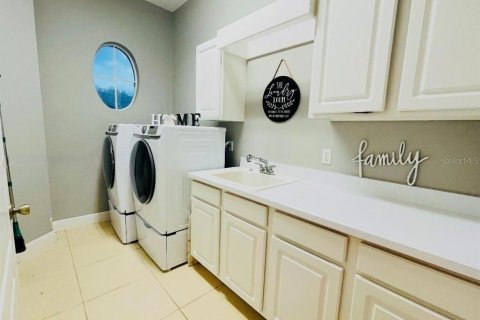 House in DeBary, Florida 5 bedrooms, 318.47 sq.m. № 2096279 - photo 17
