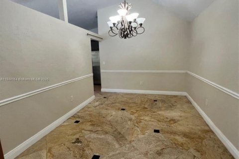 Villa ou maison à louer à Miami, Floride: 4 chambres, 169.18 m2 № 1839356 - photo 7
