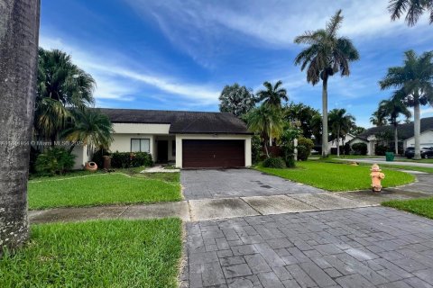 Villa ou maison à louer à Miami, Floride: 4 chambres, 169.18 m2 № 1839356 - photo 2
