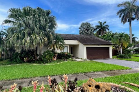 Villa ou maison à louer à Miami, Floride: 4 chambres, 169.18 m2 № 1839356 - photo 1