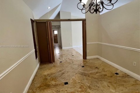 Villa ou maison à louer à Miami, Floride: 4 chambres, 169.18 m2 № 1839356 - photo 8