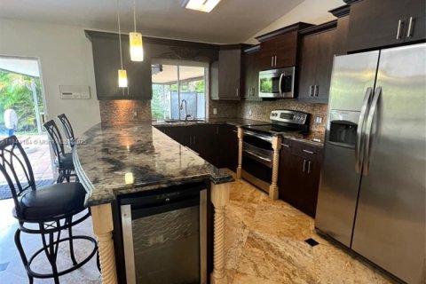 Villa ou maison à louer à Miami, Floride: 4 chambres, 169.18 m2 № 1839356 - photo 9