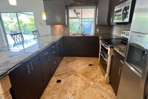 Villa ou maison à louer à Miami, Floride: 4 chambres, 169.18 m2 № 1839356 - photo 14