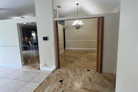 Villa ou maison à louer à Miami, Floride: 4 chambres, 169.18 m2 № 1839356 - photo 6