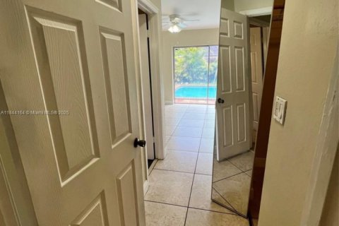 Villa ou maison à louer à Miami, Floride: 4 chambres, 169.18 m2 № 1839356 - photo 22