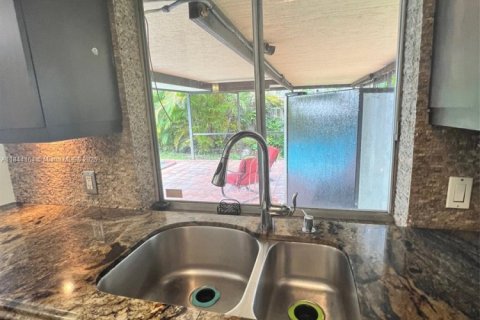 Villa ou maison à louer à Miami, Floride: 4 chambres, 169.18 m2 № 1839356 - photo 16