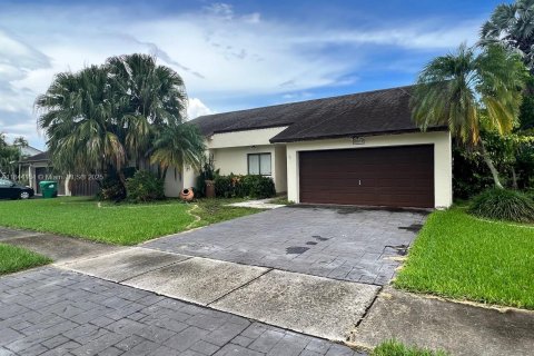 Villa ou maison à louer à Miami, Floride: 4 chambres, 169.18 m2 № 1839356 - photo 3