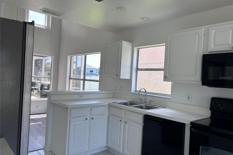 Villa ou maison à louer à Kissimmee, Floride: 4 chambres, 170.85 m2 № 2109630 - photo 12