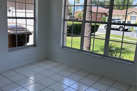 Villa ou maison à louer à Kissimmee, Floride: 4 chambres, 170.85 m2 № 2109630 - photo 17
