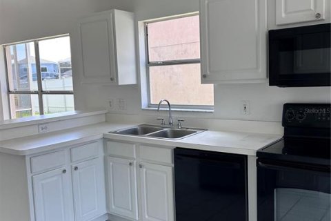 Villa ou maison à louer à Kissimmee, Floride: 4 chambres, 170.85 m2 № 2109630 - photo 2