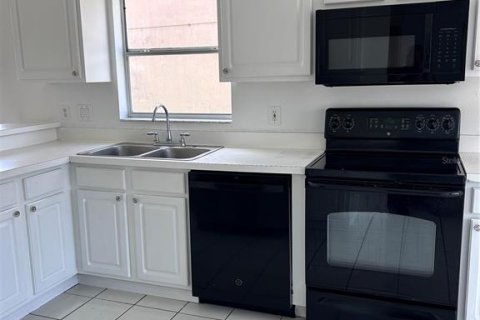 Villa ou maison à louer à Kissimmee, Floride: 4 chambres, 170.85 m2 № 2109630 - photo 18