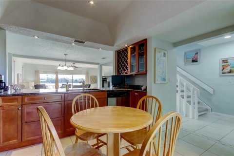 Adosado en venta en Treasure Island, Florida, 2 dormitorios, 141.21 m2 № 2166153 - foto 11