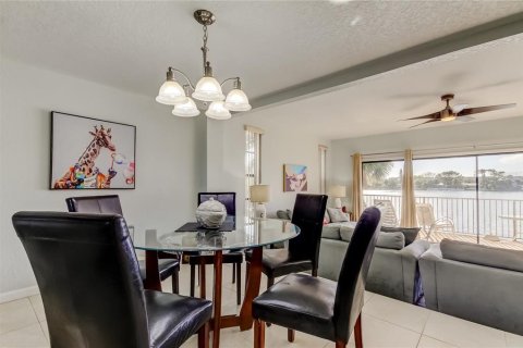 Adosado en venta en Treasure Island, Florida, 2 dormitorios, 141.21 m2 № 2166153 - foto 8