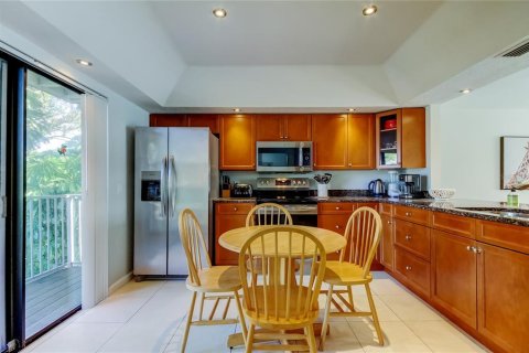 Adosado en venta en Treasure Island, Florida, 2 dormitorios, 141.21 m2 № 2166153 - foto 16
