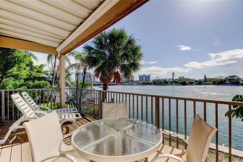 Adosado en venta en Treasure Island, Florida, 2 dormitorios, 141.21 m2 № 2166153 - foto 6