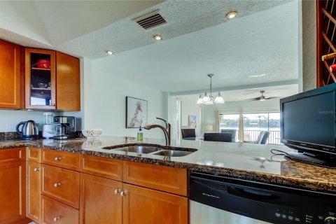 Adosado en venta en Treasure Island, Florida, 2 dormitorios, 141.21 m2 № 2166153 - foto 17