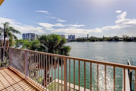 Adosado en venta en Treasure Island, Florida, 2 dormitorios, 141.21 m2 № 2166153 - foto 24