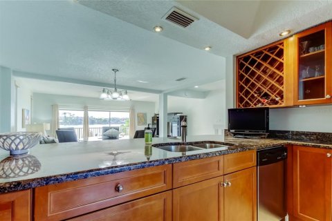 Adosado en venta en Treasure Island, Florida, 2 dormitorios, 141.21 m2 № 2166153 - foto 15