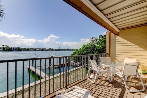 Adosado en venta en Treasure Island, Florida, 2 dormitorios, 141.21 m2 № 2166153 - foto 7