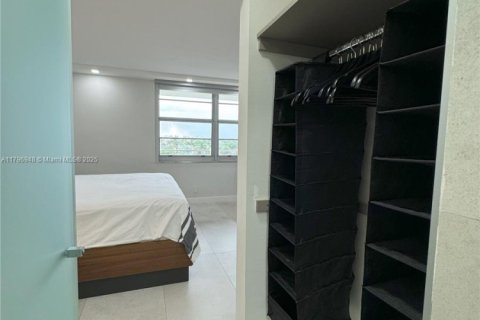 Condo in Bay Harbor Islands, Florida, 1 bedroom  № 1874320 - photo 15