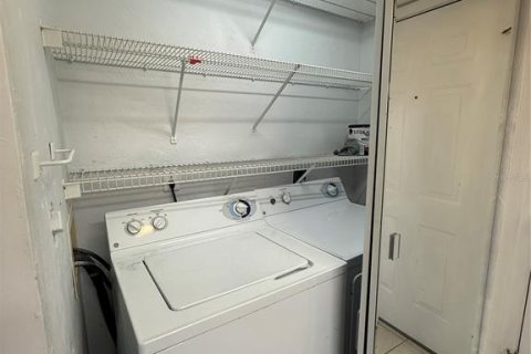 Снять в аренду таунхаус в Гейнсвилл, Флорида 4 комнаты, 83.61м2, № 2110035 - фото 29