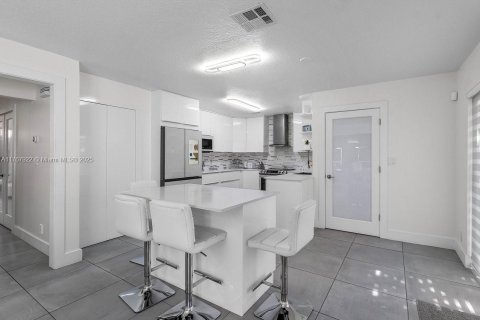 House in Pompano Beach, Florida 4 bedrooms, 252.88 sq.m. № 1868644 - photo 23
