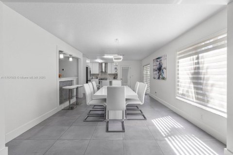 House in Pompano Beach, Florida 4 bedrooms, 252.88 sq.m. № 1868644 - photo 21