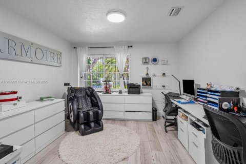 House in Pompano Beach, Florida 4 bedrooms, 252.88 sq.m. № 1868644 - photo 9