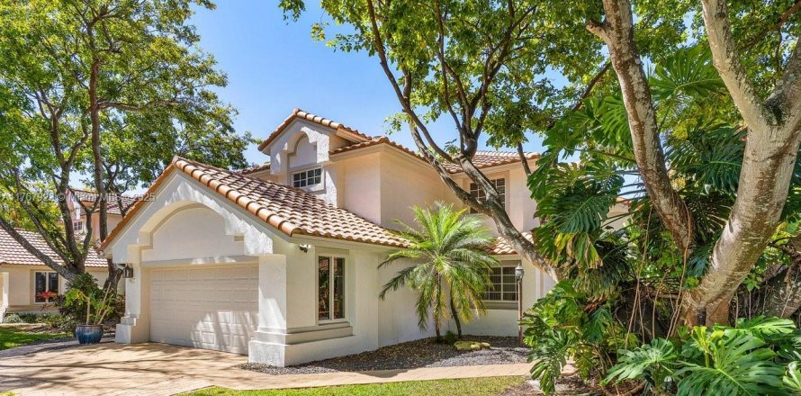 House in Pompano Beach, Florida 4 bedrooms, 252.88 sq.m. № 1868644