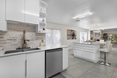 House in Pompano Beach, Florida 4 bedrooms, 252.88 sq.m. № 1868644 - photo 25