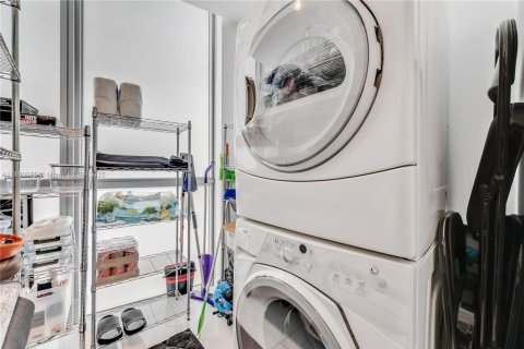 Condominio en venta en Miami, Florida, 2 dormitorios, 280.29 m2 № 1939288 - foto 26