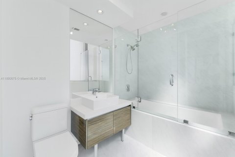 Condominio en venta en Miami, Florida, 2 dormitorios, 280.29 m2 № 1939288 - foto 25