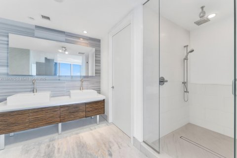 Condominio en venta en Miami, Florida, 2 dormitorios, 280.29 m2 № 1939288 - foto 22