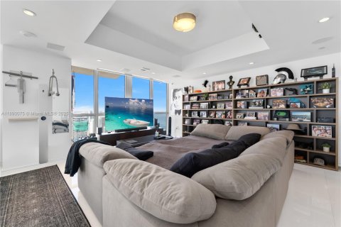 Condominio en venta en Miami, Florida, 2 dormitorios, 280.29 m2 № 1939288 - foto 10
