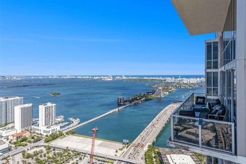Condominio en venta en Miami, Florida, 2 dormitorios, 280.29 m2 № 1939288 - foto 16