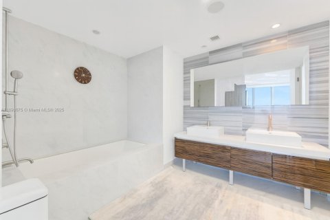 Condominio en venta en Miami, Florida, 2 dormitorios, 280.29 m2 № 1939288 - foto 21