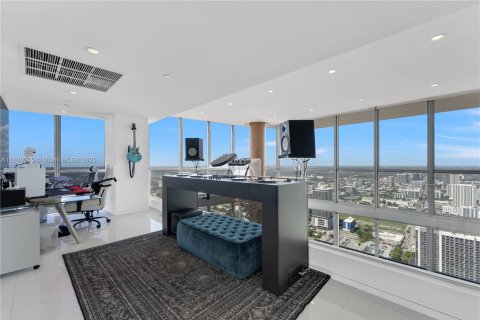 Condominio en venta en Miami, Florida, 2 dormitorios, 280.29 m2 № 1939288 - foto 12