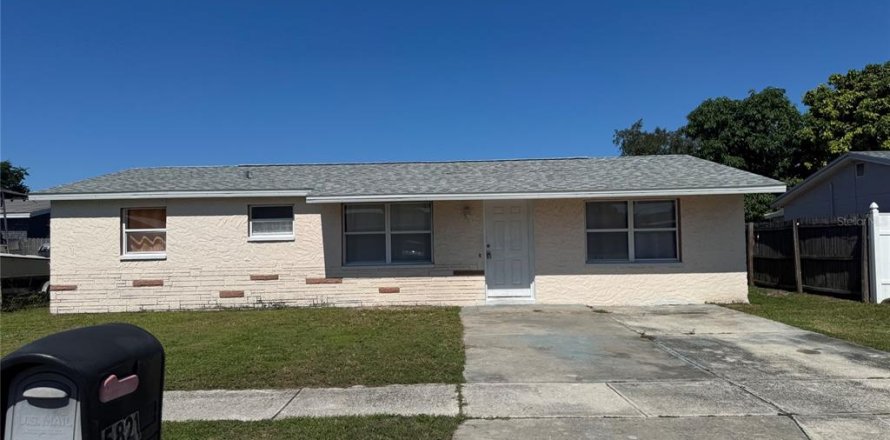 Villa ou maison à Pinellas Park, Floride 3 chambres, 106.84 m2 № 2414074