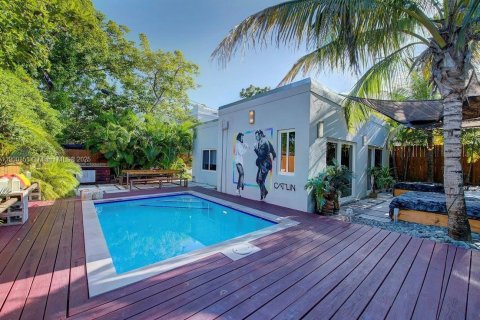 Apartment in Miami, Florida 2 bedrooms, 65.03 sq.m. № 1952669 - photo 1