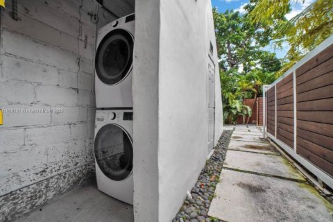Apartment in Miami, Florida 2 bedrooms, 65.03 sq.m. № 1952669 - photo 14