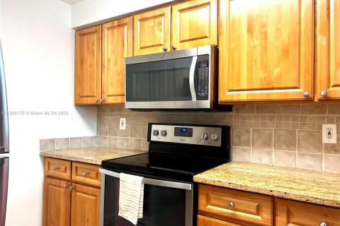 Townhouse in Delray Beach, Florida 2 bedrooms, 121.7 sq.m. № 1942242 - photo 13